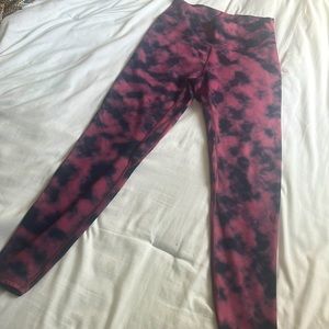 Smoky Red Leggings Size Medium